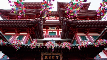新加坡佛牙寺龍華院屋頂外觀特寫 